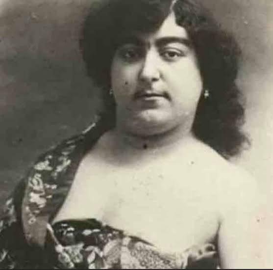 Meow_TseTung's tweet photo. @AbogadosCrist ¿Podeis demostrar que una mujer que vivió hace 2.000 años no tenía bigote? https://t.co/7qoNmfQRXg