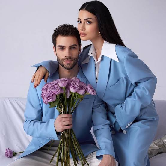 Magazin_Buradaa's tweet image. #ÖzgeYağız&apos;ın, #BurakBerkayAlgül ile ani ayrılığının ardından rol arkadaşı #HalitÖzgürSarı ile yeni bir aşka yelken açtığı iddia edildi.