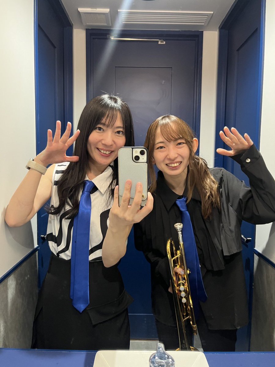 お久しぶりですアムセクションです！

舞台裏にて😌😌✨