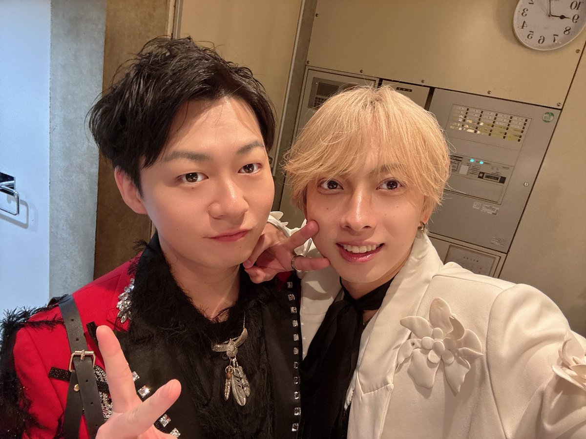 clash🐢
ありがとうございました！

11月のライブも残すところ1回になりまして
本当に日々があっという間でびっくらぽん
街もイルミネーションで煌びやかになってて
なんかもう冬だなってなりました

人肌恋しい人もそうじゃない人も今年のクリスマスはDarli'aとぬくぬくしようぜー🎄🎄