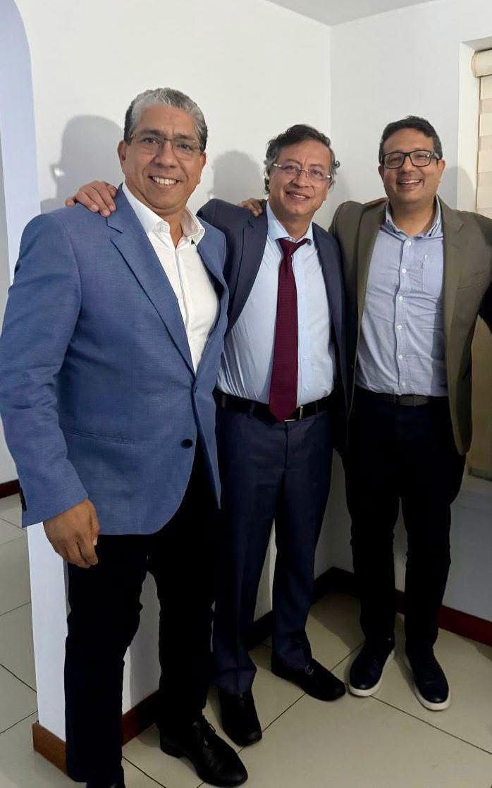 KevinMartBa's tweet image. La #Unidad es el propósito del @PactoCol y desde el #Magdalena la promovemos #ConAutonomíaYSinPermiso un espacio dialógico que respeta y reconoce las diferencias, que impulsamos #EnElMagdalenaCabemosTodos un #FrenteAmplio local que reunió a muchas expresiones políticas y sociales