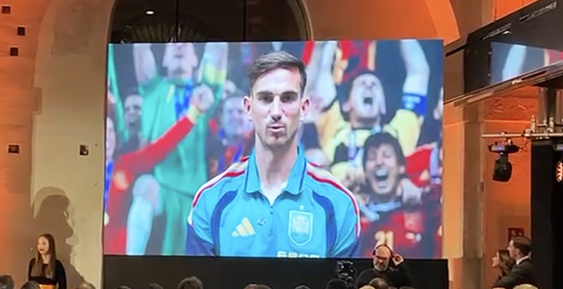 El diario <a href="/muchodeportecom/">Muchodeporte</a> celebra sus 25 años y entrega sus premios a los mejores hitos andaluces
El <a href="/SevillaFC/">Sevilla Fútbol Club</a>, <a href="/FabianRP52/">Fabián Ruiz</a> y el Circuito de Jerez, entre los galardonados por este cibermedio sevillano 🏆
+info >> acortar.link/cFpEad
#SevillaHoy #deporte #fútbol #baloncesto