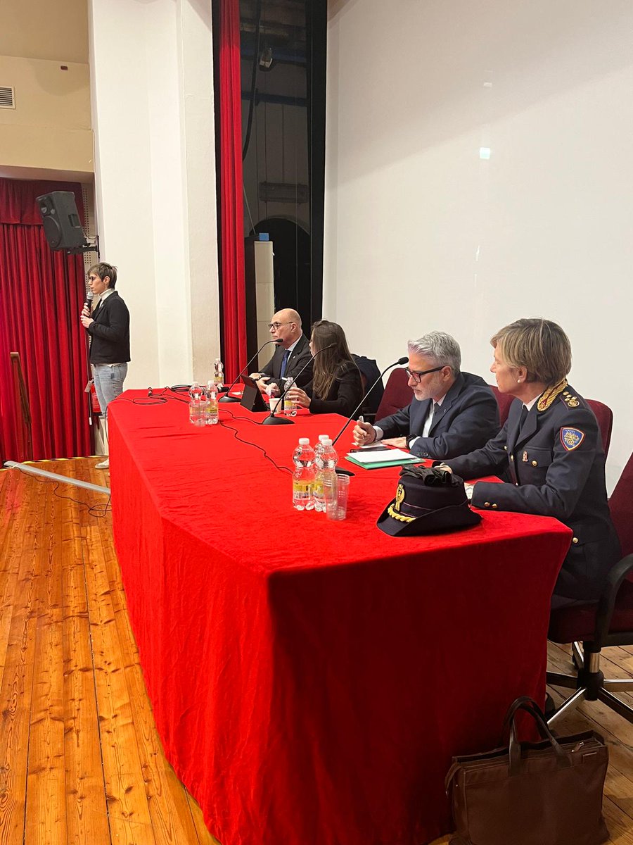 oscepa's tweet image. Happening now in Pordenone:
Our first School Dialogue on Preventing Youth Radicalization to Violent Extremism is underway!
CCT Vice-Chair @LopezPn joins local authorities, educators &amp;amp;students for discussions on online safety, cyberbullying and digital responsibility.