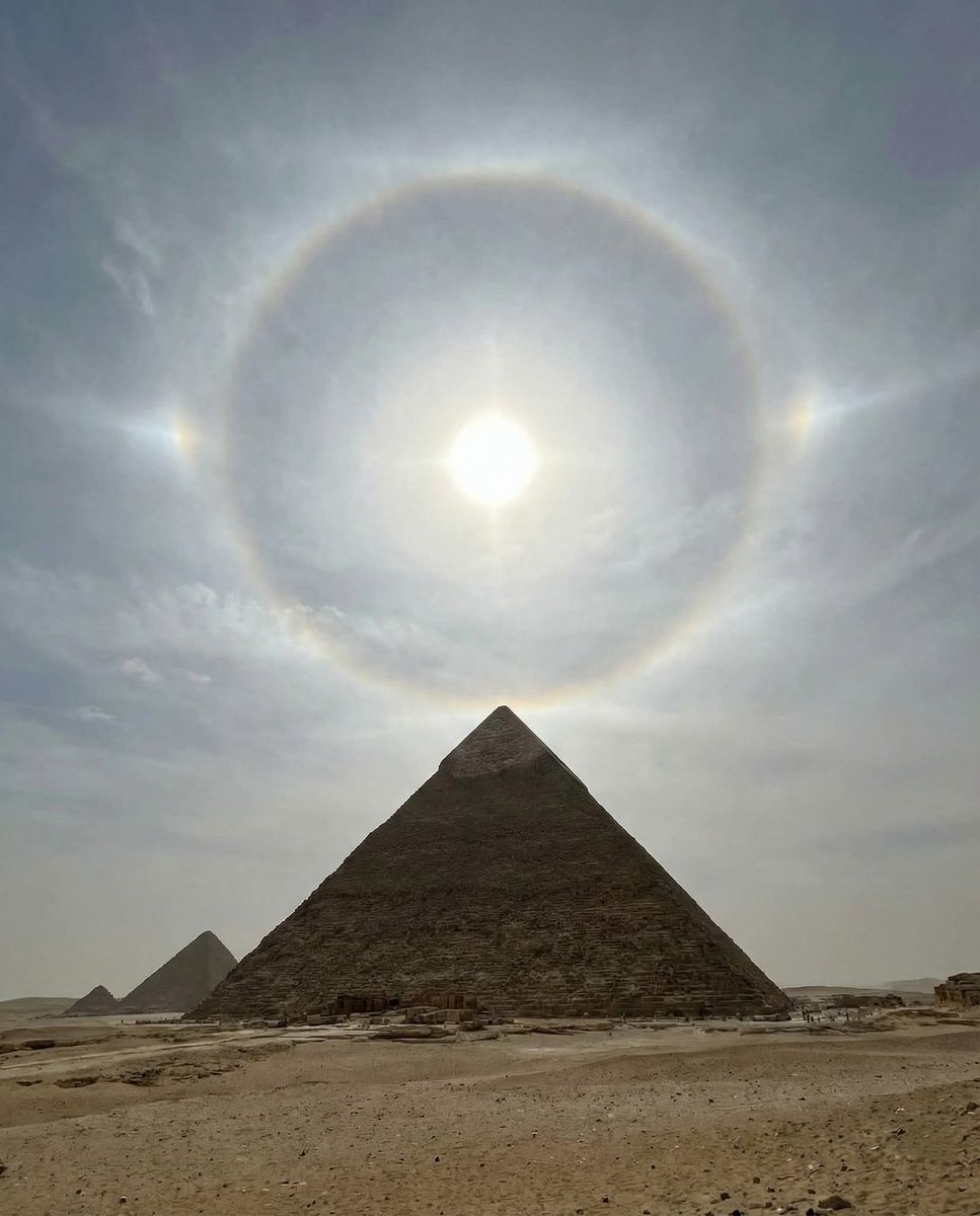 InterestingSci1's tweet image. Good noon Friend 😊 
Wishing you a peaceful and joyful afternoon! 💐❣️

A perfect solar halo crowned the Great Pyramid of Giza today — a rare moment where sunlight, ice crystals, and timing created a scene that looked almost unreal. 

A flawless ring of light formed around the…