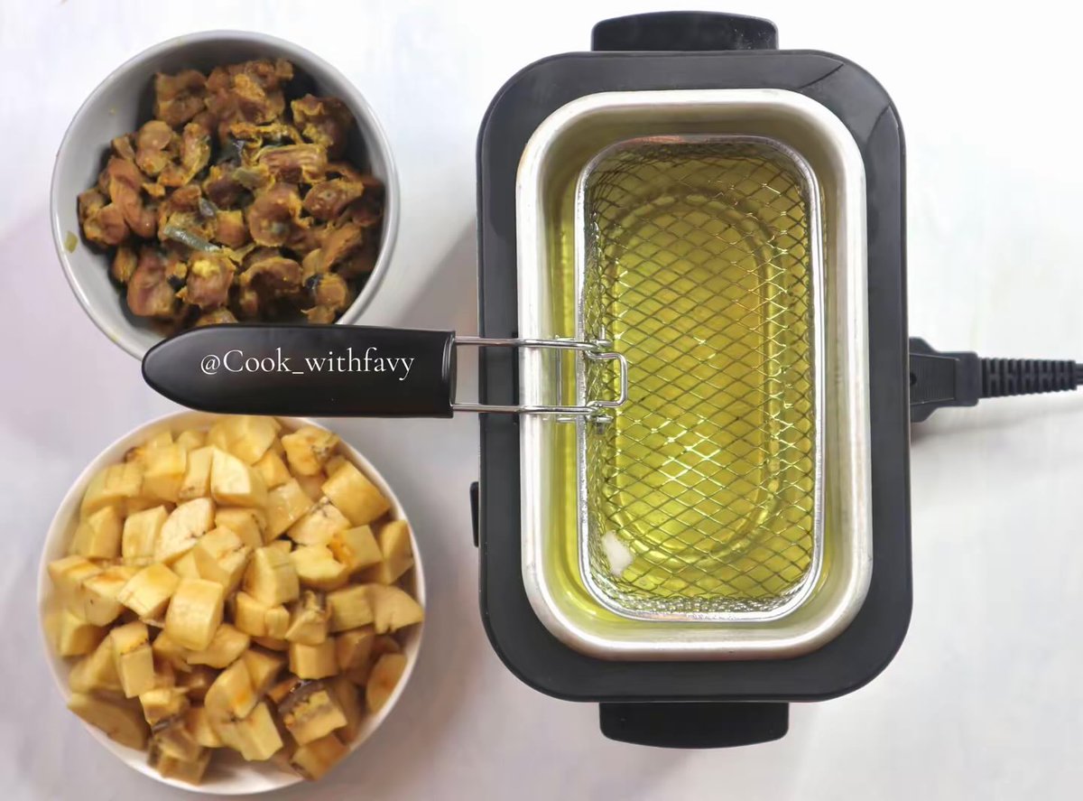 fa_vy_'s tweet photo. Gizdodo: Sweet, Spicy & Addictive!
#cookwithfavy #loveforgoodfood #Nigeriacuisine #kitchendiaries https://t.co/pcVh4jZSOk
