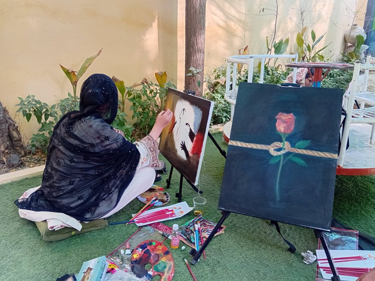 ShaziaBatool_'s tweet photo. Painting exibtion 
Theme :digital violence against all women and girls
#16DaysOfActivism #violenceprevention #womensupportingwomen #womensupportingwomenchallenge #womensupportingwomenchallenge https://t.co/VfIxXFee0m