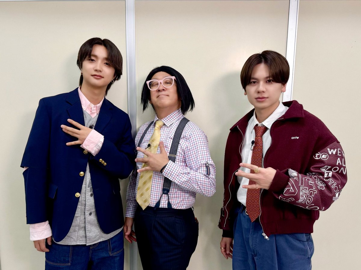 asadesu0600's tweet image. 11月28日（金）①
▽#BF_BEST
福岡出身の #MANATO さんと #JUNON さんが
#こだしぇんしぇー の教師に👓
超難問⁉まちがいさがしクイズに
挑戦していただきました！
ちなみにお二人とも「まちがいさがしクイズ」は
普段からよくやっているとのことですが…
朝6時25分頃放送です🫡
#アサデス #BEFIRST