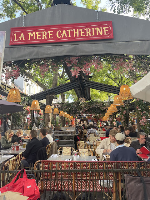Paris_all_about's tweet image. Thursday’s terrace: La Mère Catherine in Montmartre.
 bit.ly/484jhcZ
#Paris #Montmartre #TerracesOfParis #ParisCafé #ParisDaily #LaMèreCatherine
