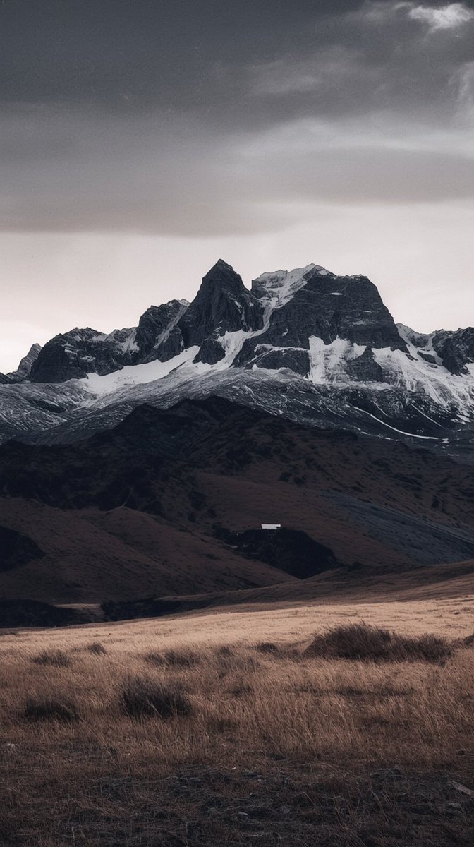 wallpaperswala1's tweet image. Again 4K mountain 
#Wallpapers4k #iOS26