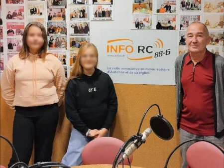RADIOINFORC1's tweet photo. Pascal Gisclon, une vocation pédagogique.
Il est devenu professeur de français grace à son professeur de Français "qui était extraordinaire".
Podcast : https://t.co/Sua5Vyi3t3 https://t.co/4RpwAN2W5O