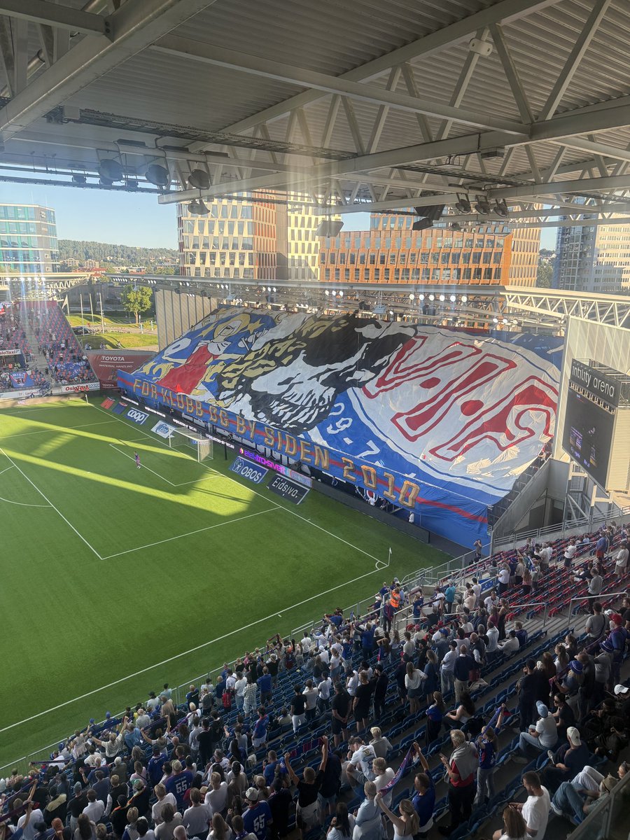ValerengaOslo's tweet image. TV 2 skal kåre årets TIFO, og dette er én av seks kandidater! Stem nå og send @Engatifo til topps 🏆 

📲 tv2.no/sport/norsk-fo…