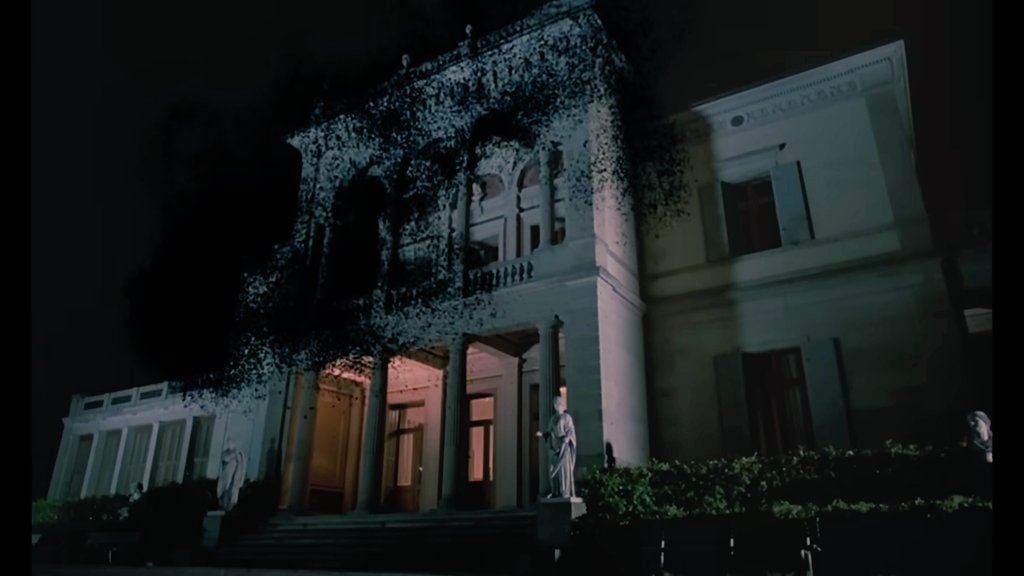 YouTubeにてD.アルジェントの傑作ホラー「フェノミナ」日本語字幕付き無料配信を観ました。超能力少女がスイスの寄宿制お嬢さま学校の周囲で起こる連続猟奇殺人に巻き込まれ… 
舞台がスイスというのがロマンチックでもありなんだかキモくもある。アルジェントのセンスですね🇨🇭🔪☠️🐛