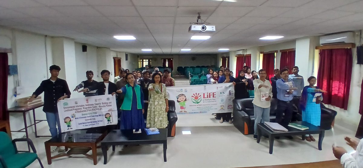 EnvisBsi's tweet photo. BSI EIACP PC-RP on Biodiversity (Flora) conducted a Mission LiFE Awareness campaign among the students of Bangabasi Morning College, Kolkata on 19th November 2025. The programme aimed to sensitize the students and teachers on the seven themes of Mission LiFE https://t.co/MtOdOdWiOS