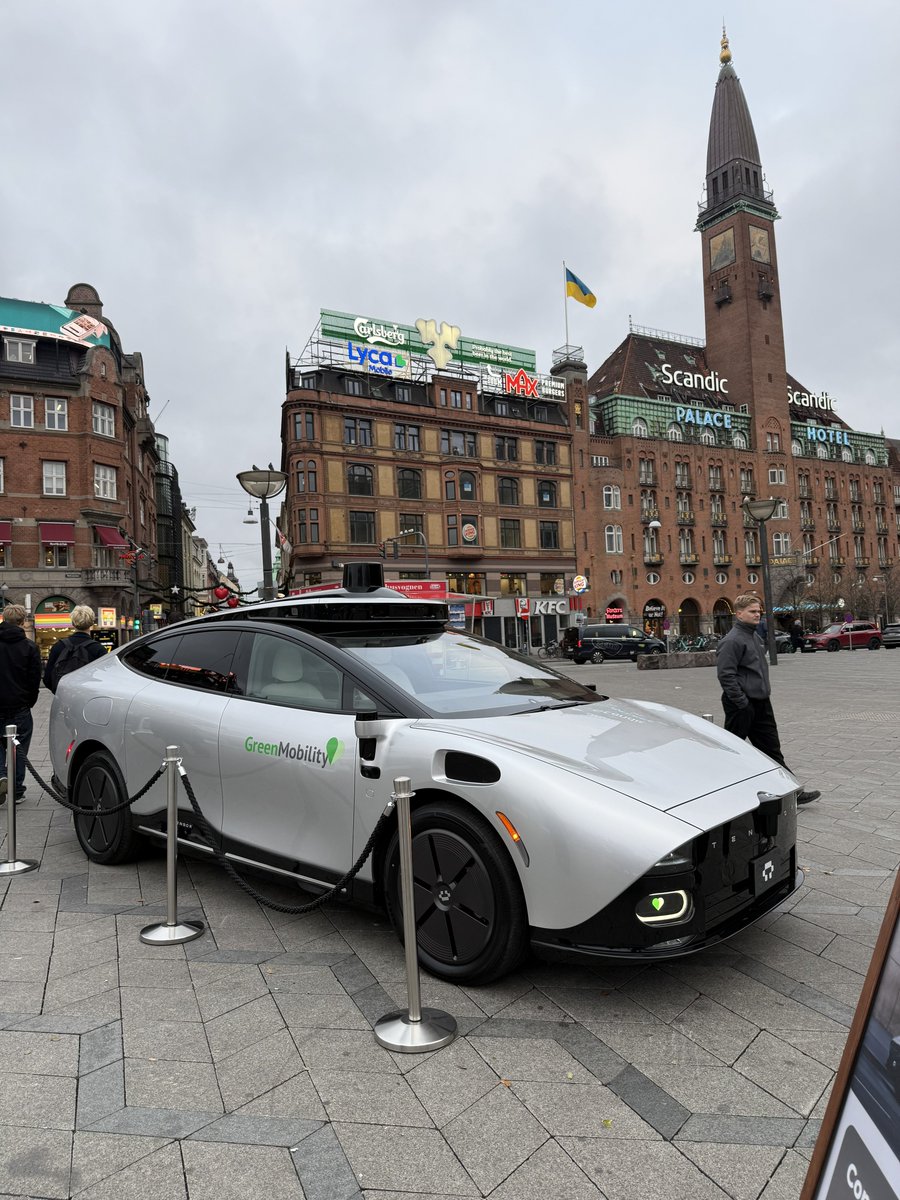 Astro_Fabi's tweet image. First impressions:

- this is a huge car compared to European standards
- interior looks great
- exterior pretty futuristic
- yes, @TensorAuto bets on Lidar and it makes me wonder about the unit price

But besides all doubt I would really love to see them become successful here…