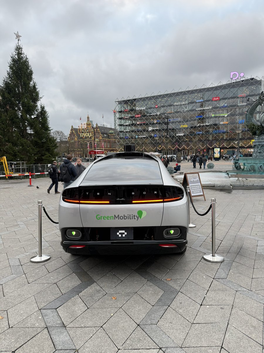 Astro_Fabi's tweet image. First impressions:

- this is a huge car compared to European standards
- interior looks great
- exterior pretty futuristic
- yes, @TensorAuto bets on Lidar and it makes me wonder about the unit price

But besides all doubt I would really love to see them become successful here…