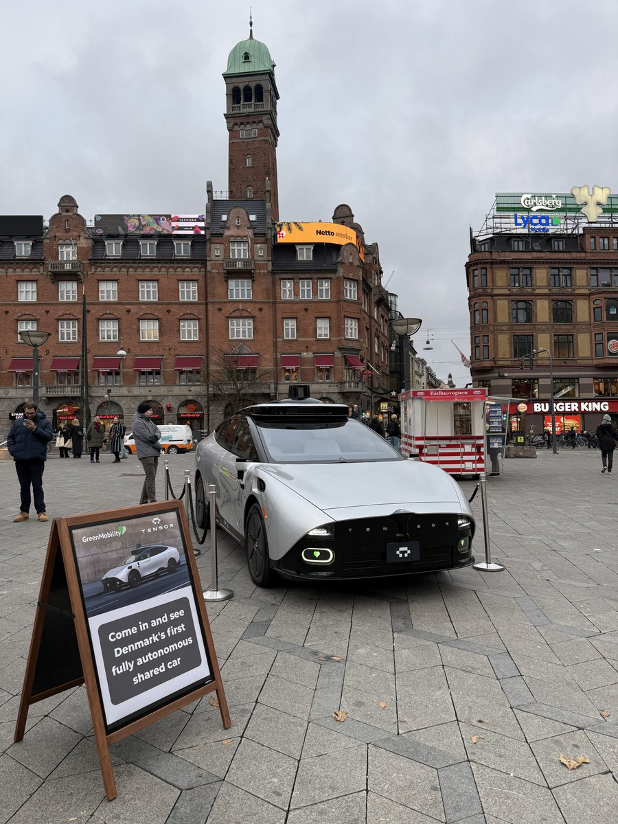 Astro_Fabi's tweet image. First impressions:

- this is a huge car compared to European standards
- interior looks great
- exterior pretty futuristic
- yes, @TensorAuto bets on Lidar and it makes me wonder about the unit price

But besides all doubt I would really love to see them become successful here…