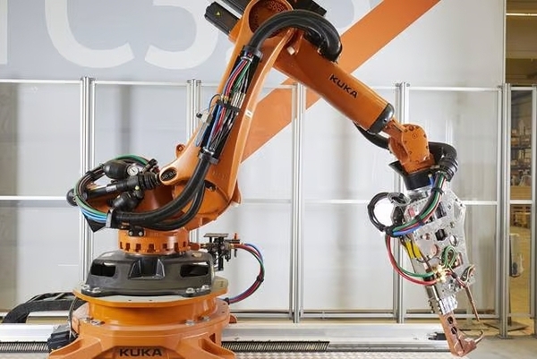 RevistaDeRobots's tweet image. 📍 KUKA colabora con KLEUSBERG en la automatización de los procesos de fabricación en sistemas modulares y sistemas de espacios móviles
Artículo ☑️ revistaderobots.com/robots-y-robot…

#Robótica #Automatización #Engineering #Manufacturing #Cobots #Robotsindustriales #Industria40