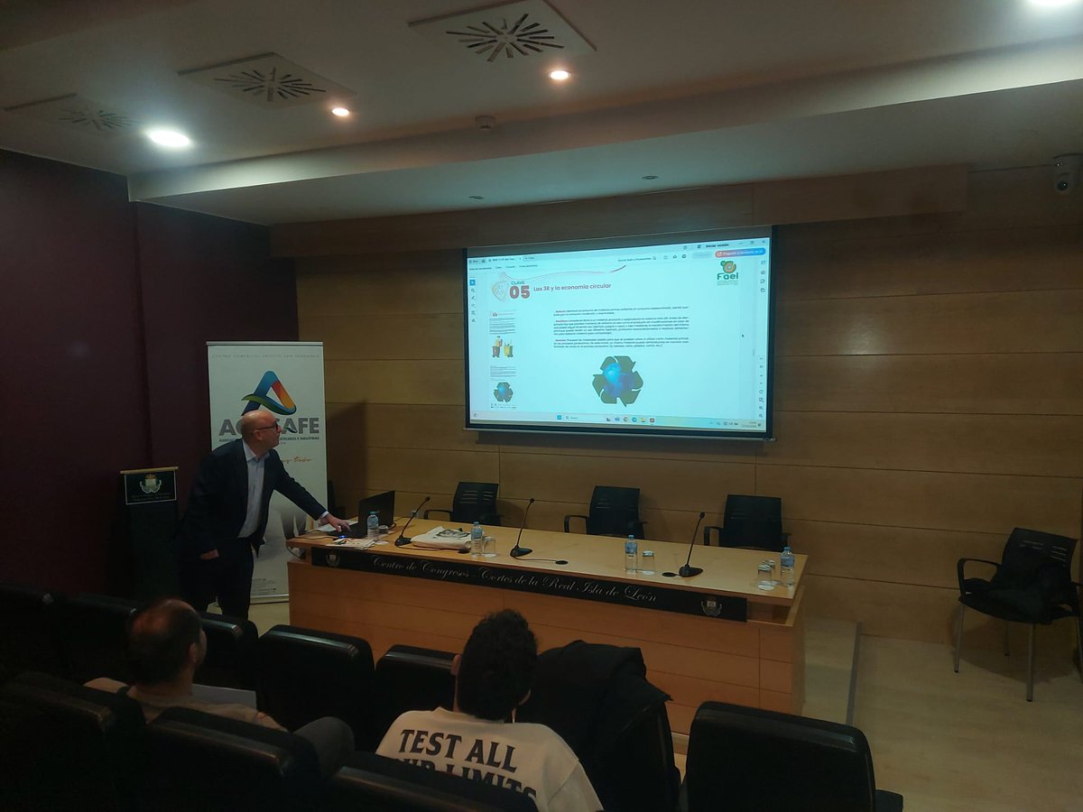 El martes estuvimos en San Fernando con la Jornada para la dinamización de la red de Pymes de #ComercioVerde, #ComercioLocal, con colaboración de
@AytoSanFernando y <a href="/acosafe/">ACOSAFE-CCA</a> 
#PlanComercioMinorista 2025
<a href="/FondosUE/">Fondos Europeos 🇪🇺</a> <a href="/FondosUE_Esp/">Fondos Europeos en España</a>
<a href="/camarascomercio/">Cámara de España</a> <a href="/CCAndalucia/">Cámaras Andalucía</a>
#EuropaSeSiente