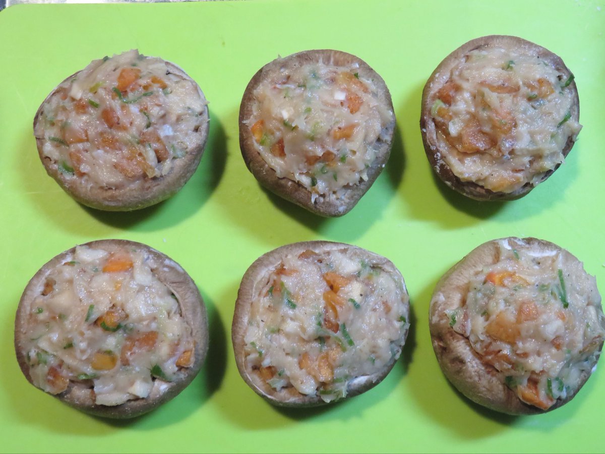 k_yokomama's tweet image. 理恵子さん〜「ペプチドリップpresents山瀬さんちの りっこ食堂」🍳
【シイタケの肉詰め】作りました🎵鶏ミンチ・刻んだ椎茸の軸・蓮根・
柿を捏ねて椎茸に詰め、両面焼いて甘辛く味付け✨肉厚の椎茸の旨味
たっぷり👍めっちゃ美味しい😍免疫UPで風邪予防！最高です‼️👏
@youdoki_yab  @yab_beep