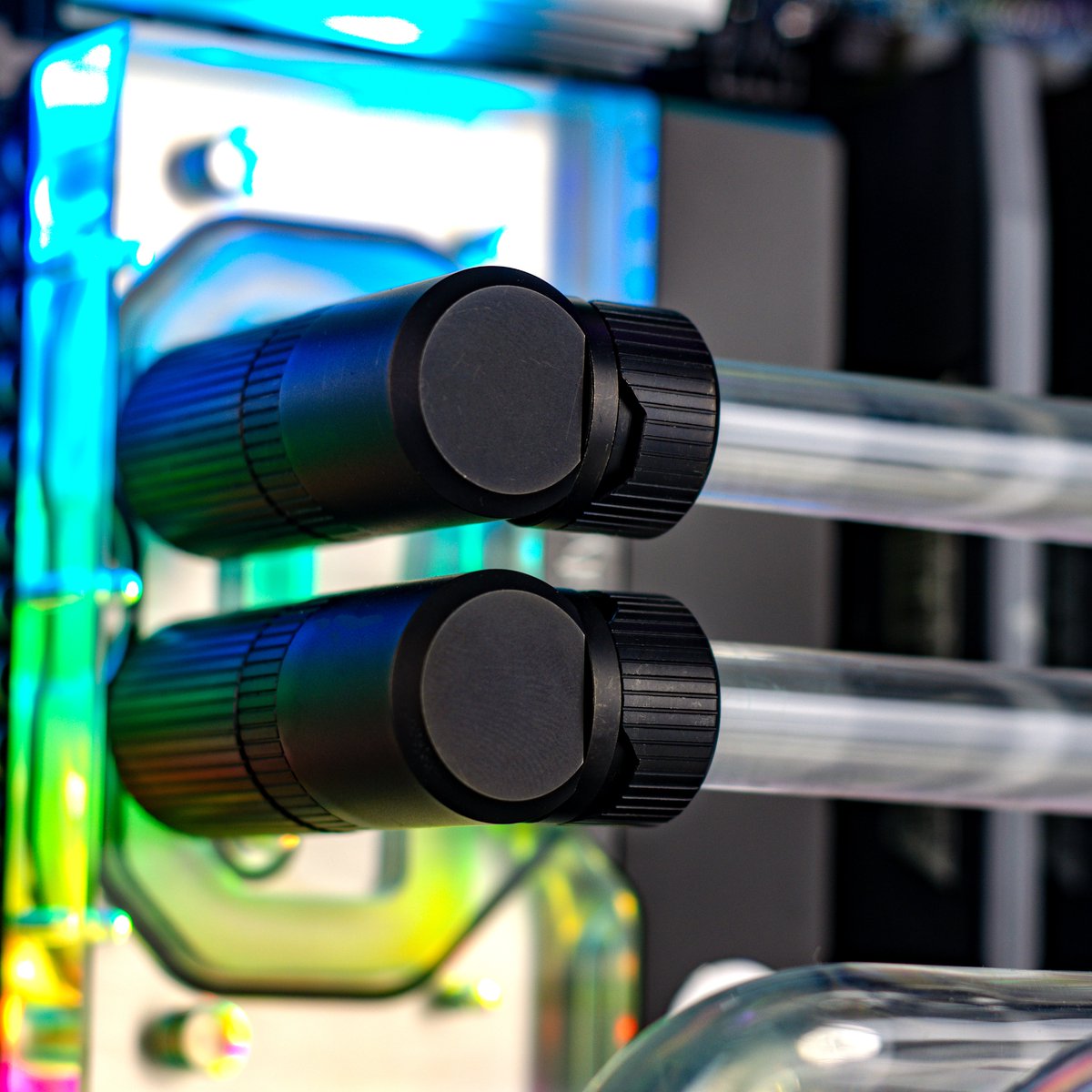 ukgc's tweet image. A recent bespoke build, using EKWB parts (and an Alphacool GPU block!) 💙