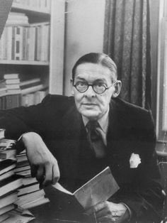 "bekleriz
 ve zaman kısadır
 fakat uzundur beklemek"
 
                                    [T. S. Eliot]