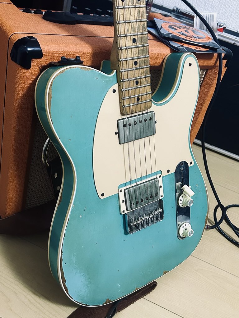レスポールはもちろん最高なんだけど、このテレキャスが家で多くの曲
