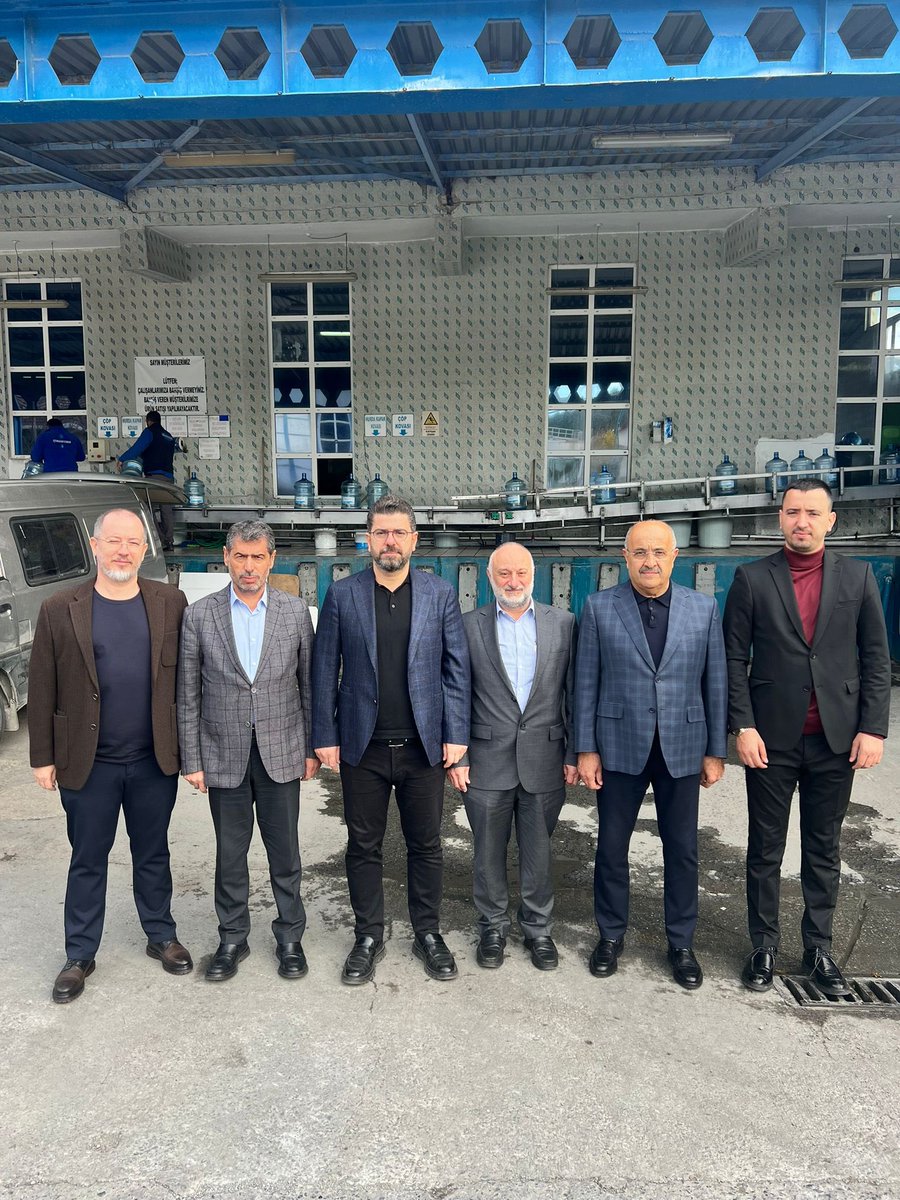 Muhmmtvanlioglu's tweet image. 📍 Çobanpınar Su Ziyareti

Bugün ilçemizin değerli markalarından Çobanpınar Su’yu ziyaret ettik.
Firma sahibi Zeki Çobanpınar bey ile verimli ve samimi bir sohbet gerçekleştirdik.

Kendilerine misafirperverlikleri, ilçemize kattıkları emek ve istihdam için teşekkür ediyorum.…