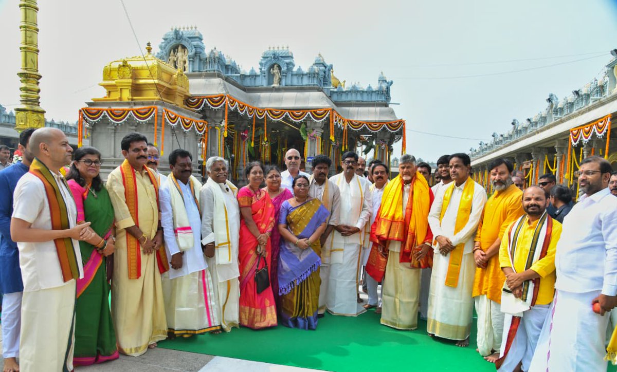 AndhraPradeshCM's tweet image. రాజధాని అమరావతి లోని వెంకటపాలెంలో తిరుమల తిరుపతి దేవస్థానం (టీటీడీ) నిర్మించిన శ్రీ వేంకటేశ్వరస్వామి ఆలయ విస్తరణ పనులకు గౌరవ ముఖ్యమంత్రి శ్రీ నారా చంద్రబాబునాయుడు నేడు శంకుస్థాపన చేశారు.
#AndhraPradesh