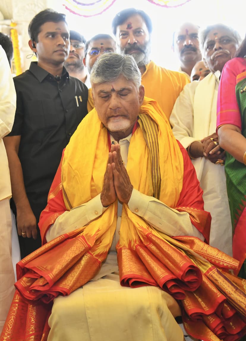 AndhraPradeshCM's tweet image. రాజధాని అమరావతి లోని వెంకటపాలెంలో తిరుమల తిరుపతి దేవస్థానం (టీటీడీ) నిర్మించిన శ్రీ వేంకటేశ్వరస్వామి ఆలయ విస్తరణ పనులకు గౌరవ ముఖ్యమంత్రి శ్రీ నారా చంద్రబాబునాయుడు నేడు శంకుస్థాపన చేశారు.
#AndhraPradesh