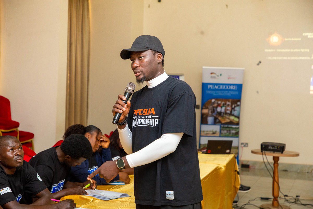 Dreyclassics's tweet image. This picture was taken in Jos while I was speaking to coaches and athletes under the GIZ Sport for Development project.
PFC9ja was chosen as the theme sport to preach peace, unity, and positive engagement.
#PFC9ja #SportForDevelopment