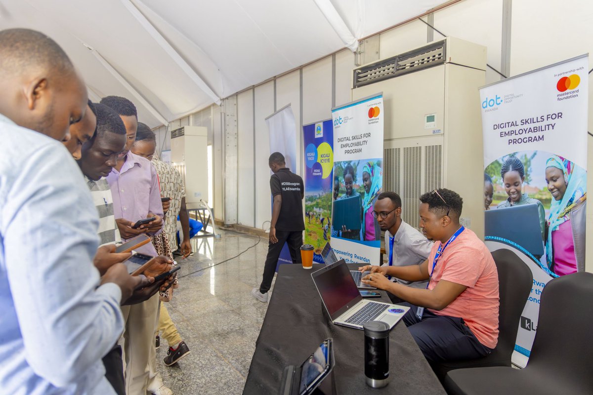 CityofKigali's tweet image. 📸 The 16th Edition of #KigaliJobNet has officially commenced at #KCEV (Camp Kigali).

We begin with a networking session, after which jobseekers will have the opportunity to tour the exhibition area and engage directly with employers showcasing their services and available job
