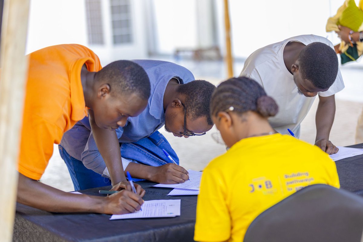 CityofKigali's tweet image. 📸 The 16th Edition of #KigaliJobNet has officially commenced at #KCEV (Camp Kigali).

We begin with a networking session, after which jobseekers will have the opportunity to tour the exhibition area and engage directly with employers showcasing their services and available job