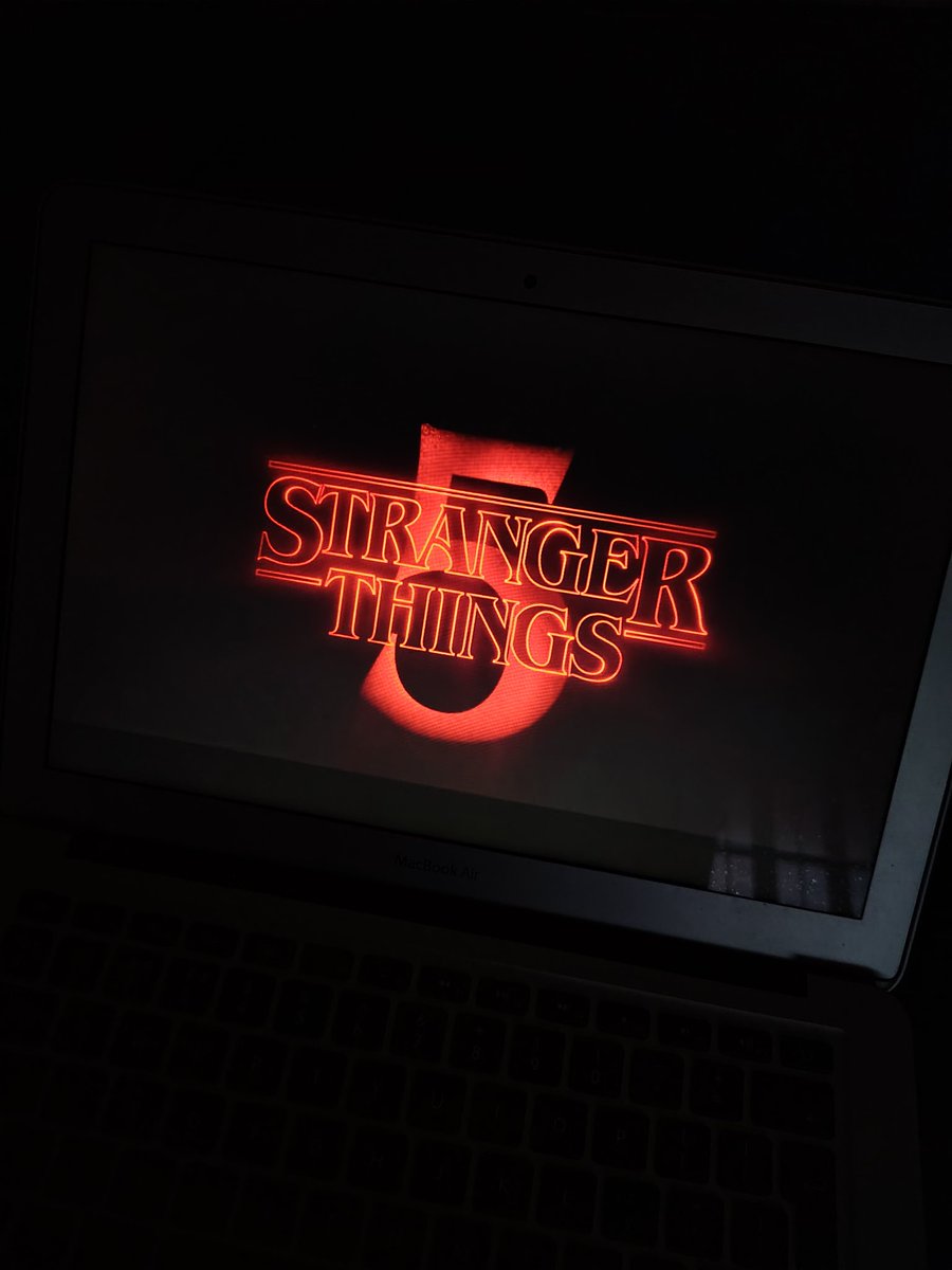 if ur trying to avoid spoilers, now might be a good time to log off of social media #StrangerThings