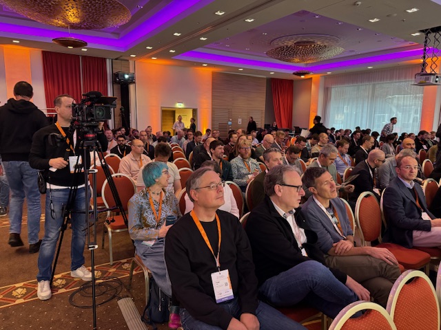 spriebsch's tweet image. How can teams can collaborate more effectively and make better architectural decisions?  The slides of my talk “Democratic Architecture” at the iSAQB Software Architecture Gathering are available at 

the-fluent-developer.com/presentations/…

#SoftwareArchitecture #SAG2025 #ISAQB