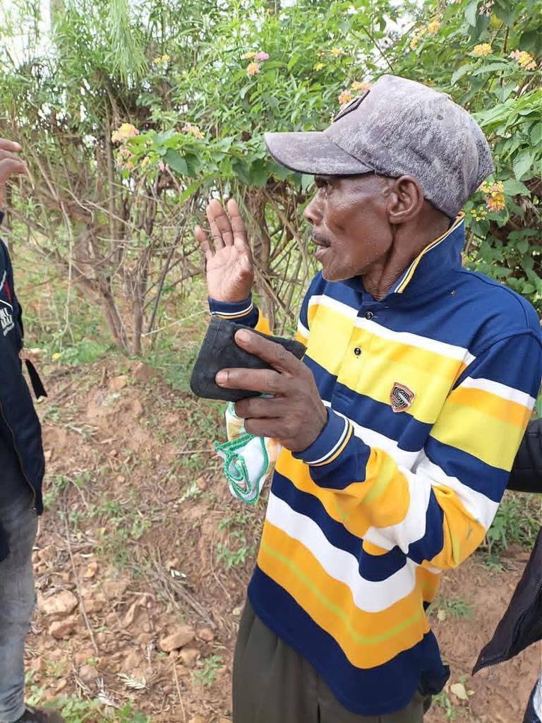 MwangiHub's tweet photo. My fellow agent and I have encountered an elderly man who appeared to be bribing voters and took possession of the 18k https://t.co/orUVUGFqdM