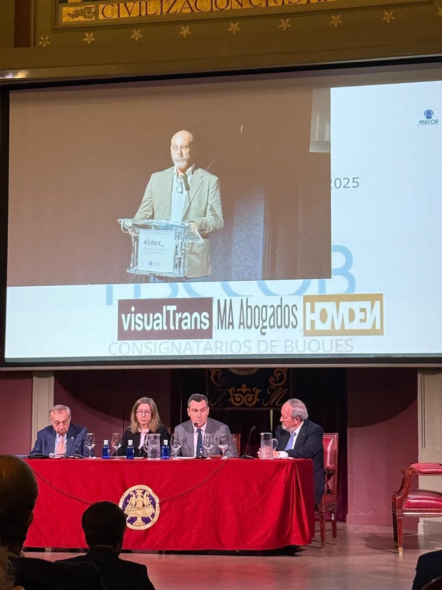AsnavieraVlc's tweet photo. 🚢 Las empresas #consignatarias son clave para coordinar el transporte marítimo.
Ayer, nuestra directora gerente, @Paulacasais, asistió a la Asamblea General de @asecob_info, donde se habló de IA, sostenibilidad y futuro del sector. https://t.co/uLFi8HNjrx