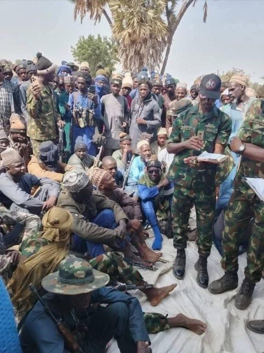 How they treat innocent civilians in the South east VS how they treat terr0rist in the north.

But you want us to believe we are “one Nigeria” kitikpa racha unu anya!