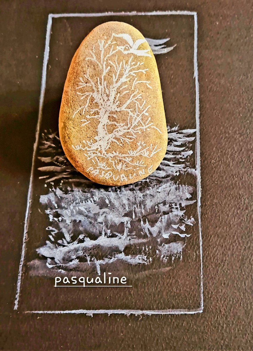 PPasqualinette's tweet image. Il y a des pierres bleues
qui saisissent
le chant de la lune
à l&apos;instant du sommeil

Des pierres bleues
gouttes de nuit
qui font germer le ciel
dans les pépinières de l&apos;ombre

Et parfois
dans le bleu
une veine qui court

On ne sait où
A.Boudet

🖌galet Pasqualine 
#create #poetry