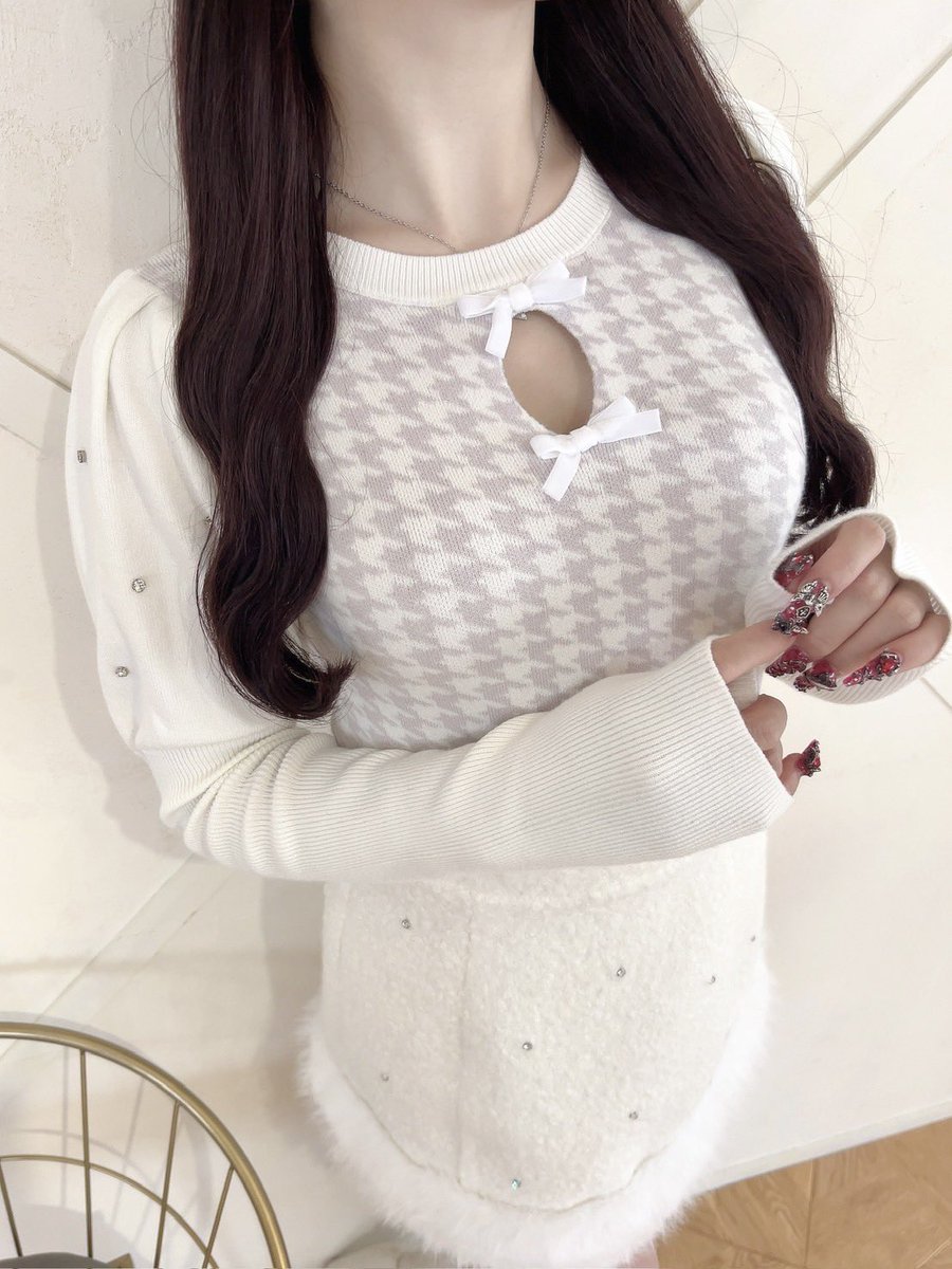 大阪店💒 𝐜𝐨𝐦𝐢𝐧𝐠 𝐬𝐨𝐨𝐧… 明日発売予定のニットをご紹介