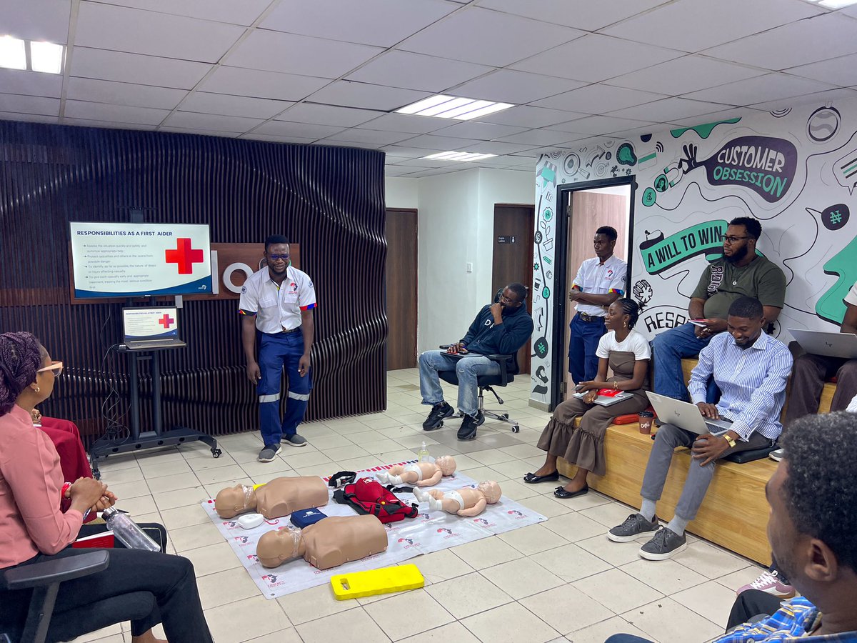 EResponseAfrica's tweet image. You’re out with friends, someone starts choking, and suddenly no one knows what to do.  

Moments like that remind us how fragile life is and how First Aid can make all the difference.  

Big news drops tomorrow to help you get trained.  
#firstaidtraining #cprtraining