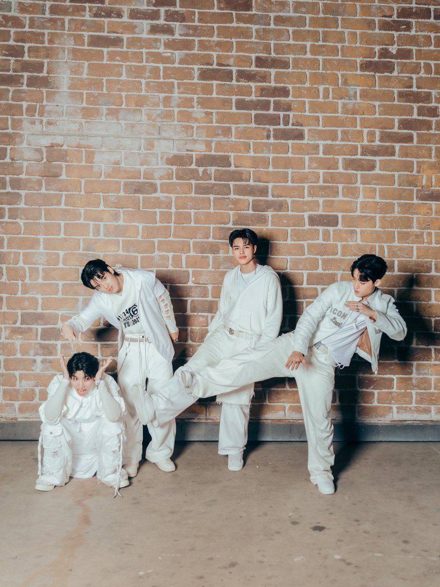 Hello_asian's tweet image. “RISER MUSIC” เปิดตัวบอยกรุ๊ปน้องใหม่ “CLO’VER” (โคล-เวอร์) 
4 หนุ่มลัคกี้ไอเทม “BARCODE, KEEN, ASHI, AUNGPAO”  
พร้อมเดบิวต์ซิงเกิลของคนชอบใส่ใจ “คนคุ้นคอย” (Next To You)
ได้ “URBOYTJ” มานั่งแท่นโปรดิวเซอร์

CLOVER DEBUT NEXT TO YOU

#คนคุ้นคอยCLO_VER_MV #CLO_VER
#barcodetin…