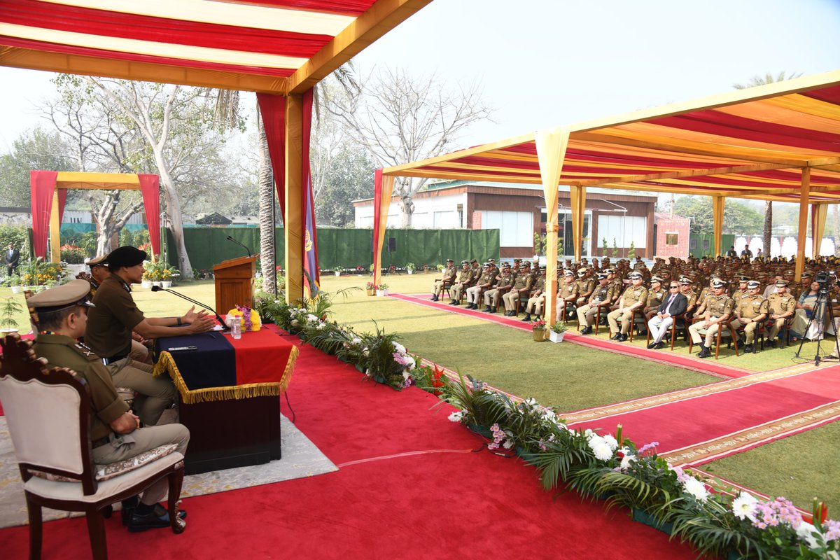 BSF_India's tweet image. PRAHARI SAMELAN BY DG BSF 

Shri Daljit Singh Chawdhary, DG BSF addressed Prahari Samelan of BSF personnel at BSF Facility, Nizamuddin, New Delhi today. During the samelan DG BSF lauded the professionalism and dedication with which Seema Praharis invest themselves to their duty…