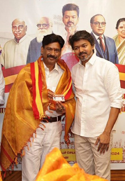 PrakazVijay_Of's tweet image. 📸 | புதுச்சேரி மாநில பா.ஜ.க. முன்னாள் தலைவர் @ShriSamiNathan அவர்கள் தன்னை TVK - வில் இணைத்து  கொண்டார். 💛