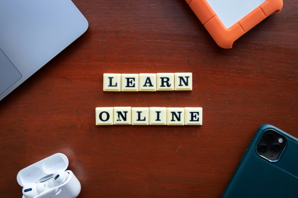 agistuttgart's tweet photo. Ab Mittwoch, 07.01.2026 startet unser neuer Online-Englischkurs für Anfänger (A1).
🕡 Wann: Mittwochs, 18:30 – 20:30 Uhr
💻 Wo: Online – bequem von zu Hause
👥 Teilnehmer: 3–8 (max. 10) – kleine Gruppen für effektives Lernen
➡️ https://t.co/FUdRsmnwvS https://t.co/NRbLftYpr9