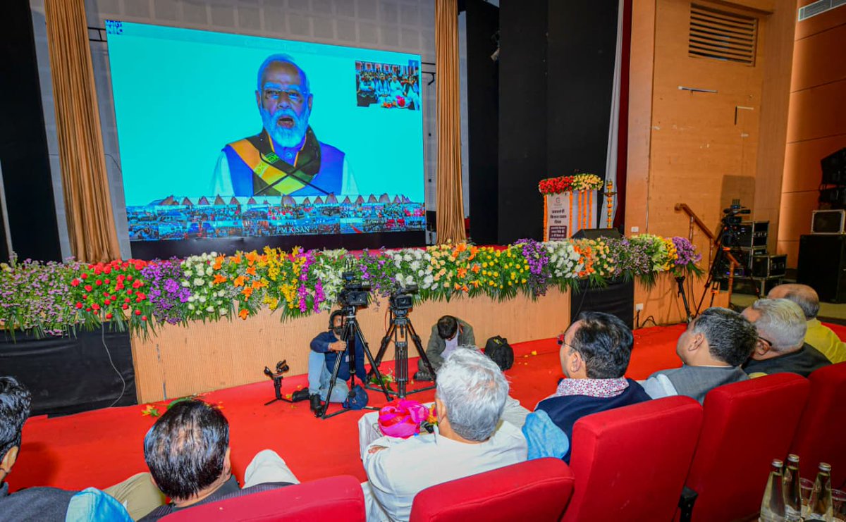 SSSnIYCRaj's tweet image. दिनांक 19.11.2025 पीएमकिसान योजना की 21वीं किश्त के हस्तानंतरण के उपलक्ष मे राज्य स्तरीय समारोह आयोजित किया गया|
समारोह मे माननीय मुख्यमंत्री श्री @BhajanlalBjp, माननीय कृषि मंत्री श्री @DrKirodilalBJP, माननीय सहकारिता मंत्री श्री@DakMla की गरिमामयी उपस्थिती रही|
@MinOfCooperatn