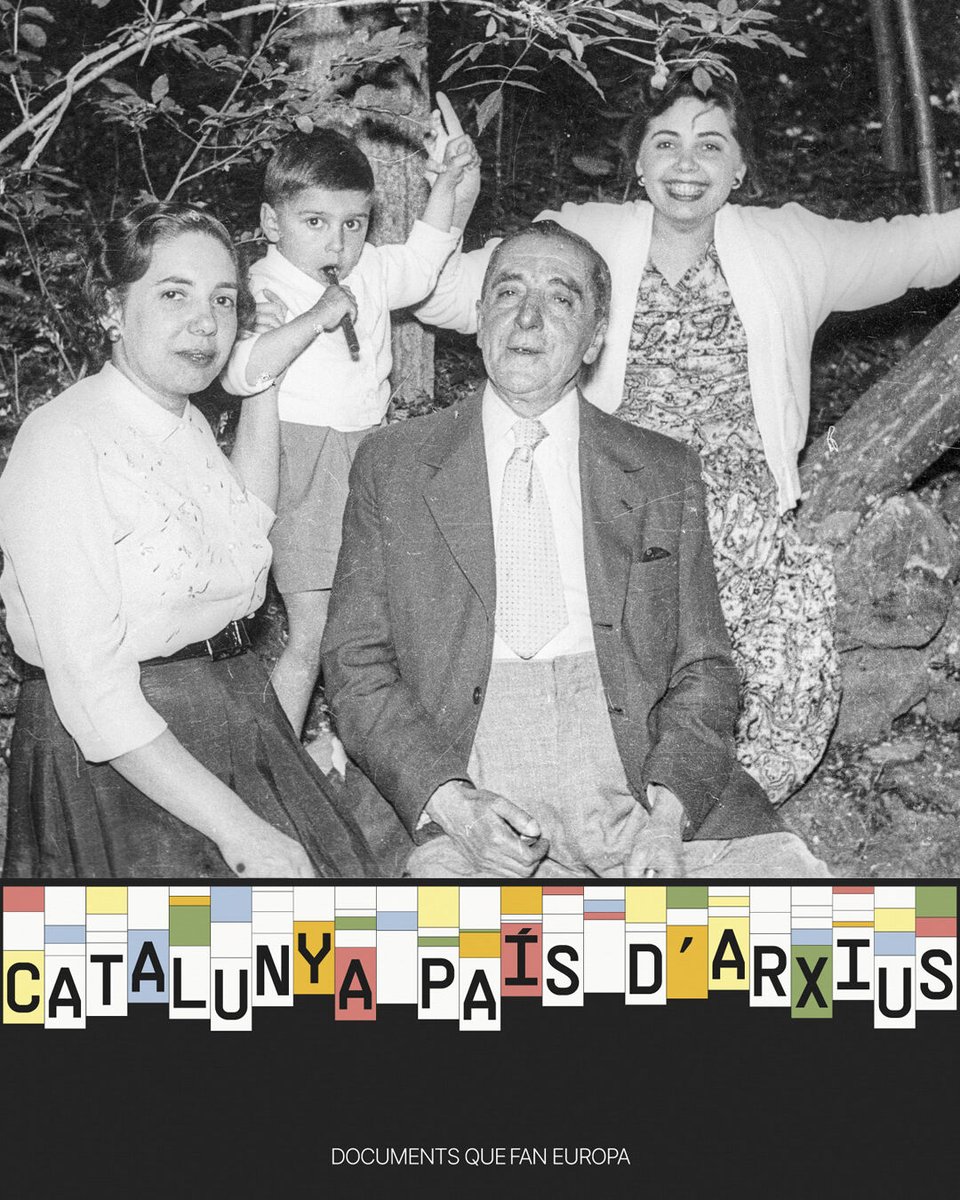 acgarrotxa's tweet image. #queensabeude Emili Pujol va fotografiar a aquesta família durant la festa del Sagrat Cor de l&apos;empresa tèxtil de ca l&apos;Aubert d&apos;Olot, l&apos;any 1956. Sabríeu identificar-los?
@patrimonigencat @olotcultura #XAC #PaisArxius #patrimonicultural #patrimonidocumental #fotografia #memoria