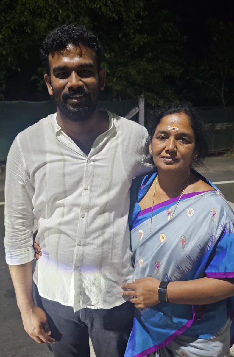 IParitalaSriram's tweet image. ఈరోజు కుటుంబ సభ్యులతో కలిసి అరుణాచలంలో గిరి ప్రదక్షణలు నిర్వహించడం జరిగింది. అనంతరం ఆలయాన్ని దర్శించుకుని, వేద పండితుల ఆశీర్వాదాం తీకోవడం జరిగింది.