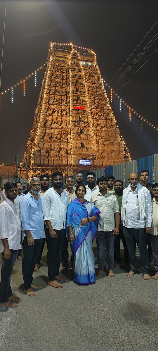 IParitalaSriram's tweet image. ఈరోజు కుటుంబ సభ్యులతో కలిసి అరుణాచలంలో గిరి ప్రదక్షణలు నిర్వహించడం జరిగింది. అనంతరం ఆలయాన్ని దర్శించుకుని, వేద పండితుల ఆశీర్వాదాం తీకోవడం జరిగింది.