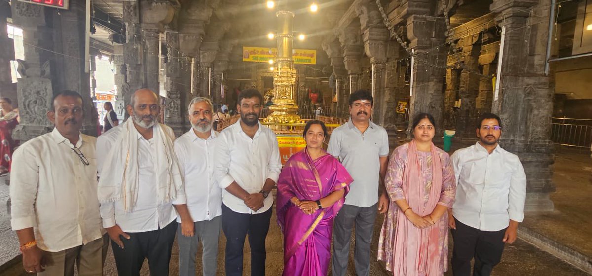 IParitalaSriram's tweet image. ఈరోజు కుటుంబ సభ్యులతో కలిసి అరుణాచలంలో గిరి ప్రదక్షణలు నిర్వహించడం జరిగింది. అనంతరం ఆలయాన్ని దర్శించుకుని, వేద పండితుల ఆశీర్వాదాం తీకోవడం జరిగింది.