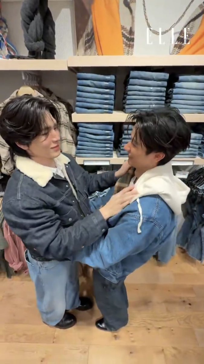 ตำแหน่งมือนี่วางตามความเคยชินเลยสินะคะ 🤧
ก็บอกแล้วว่าเราไม่ได้เลือกโพ แต่พี่เตนิวเขาเลือกให้แล้ว 🫠😭

TAYNEW WITH AMERICAN EAGLE
#AmericanEagleTH #AEJeans
#เตนิว #TayNew